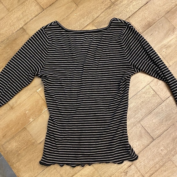 🎉Hollister Must-Have Ruched Long Sleeve Top Black White Striped Size Small - Picture 5 of 5